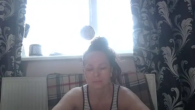 LindaStarS online show from March 27, 2026, 4:51 am