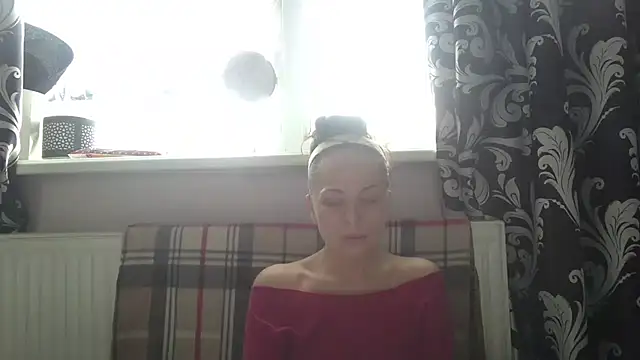 LindaStarS online show from April 12, 2026, 5:12 am