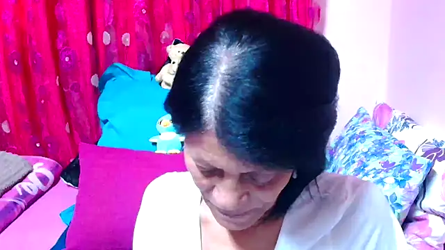 SLUTTYROXY online show from September 19, 2025, 7:32 am