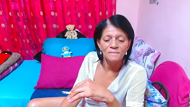 SLUTTYROXY online show from April 9, 2026, 6:24 pm