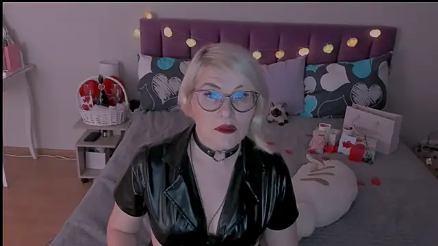 sabrinamacmarren online show from February 14, 2025, 6:29 pm