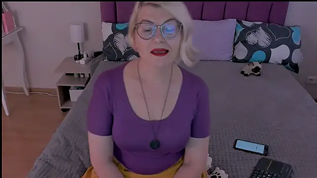 sabrinamacmarren online show from February 24, 2025, 1:21 pm