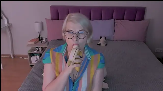 sabrinamacmarren online show from March 14, 2025, 6:39 pm