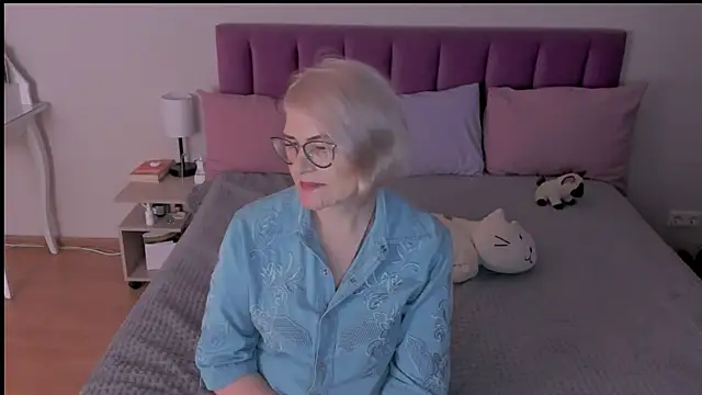 sabrinamacmarren online show from March 21, 2025, 7:57 pm