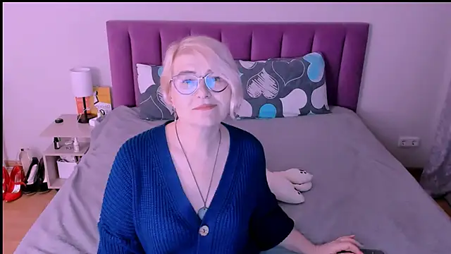 sabrinamacmarren online show from October 3, 2025, 7:00 pm