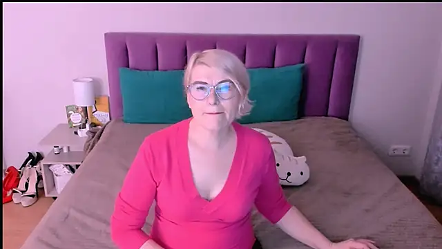 sabrinamacmarren online show from November 7, 2025, 4:29 pm