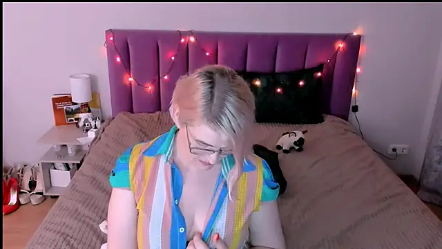 sabrinamacmarren online show from December 13, 2025, 7:53 pm