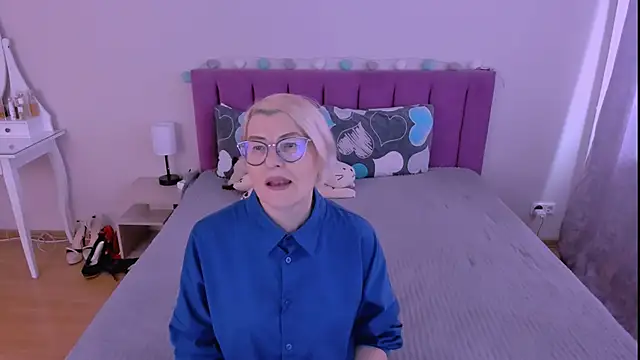 sabrinamacmarren online show from February 11, 2026, 9:03 am