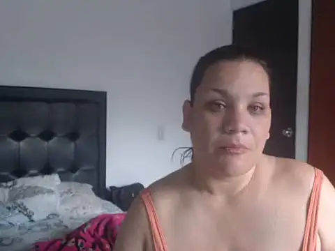 KimberlyPuentes online show from December 18, 2024, 11:34 am