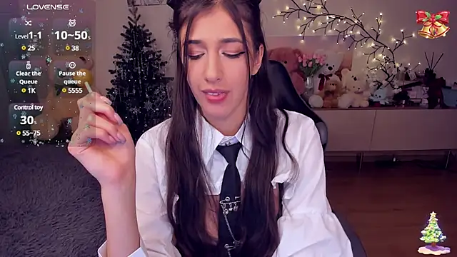 MiaSilkX online show from December 17, 2024, 6:09 pm