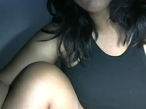 Snapshot of Artinah22 chatting on April 2, 2026, 11:13 pm Artinah22 online show from April 2, 2026, 11:13 pm