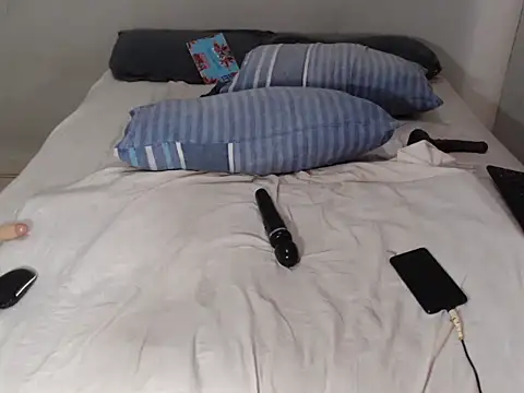 xxfantasy122 online show from December 18, 2024, 2:06 pm