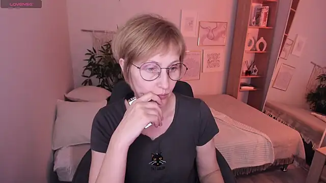 Paris Cherry online show from April 19, 2026, 12:48 pm