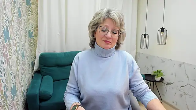 EvelynJoyful online show from March 3, 2026, 5:13 am