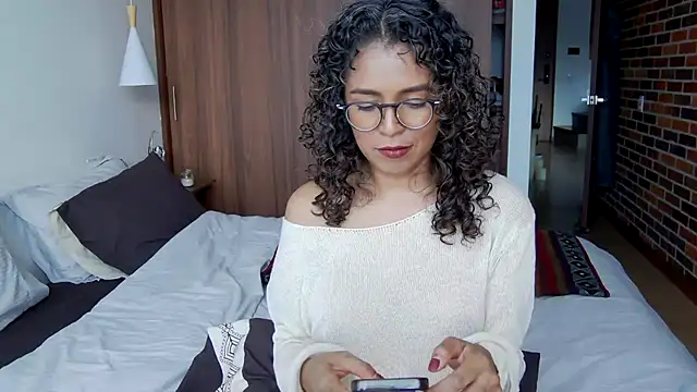 Snapshot of illaroom chatting on December 2, 2024, 10:01 pm illaroom online show from December 2, 2024, 10:01 pm