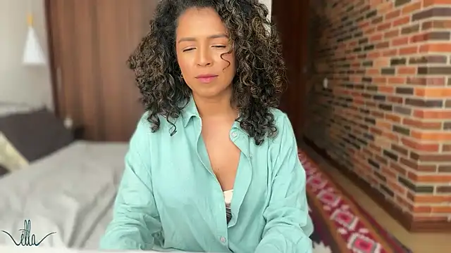 Snapshot of illaroom chatting on December 6, 2024, 3:33 pm illaroom online show from December 6, 2024, 3:33 pm