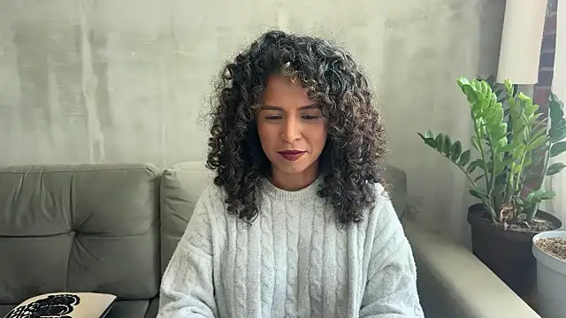 Snapshot of illaroom chatting on December 10, 2024, 7:22 pm illaroom online show from December 10, 2024, 7:22 pm