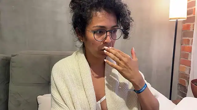 Snapshot of illaroom chatting on October 22, 2025, 10:42 pm illaroom online show from October 22, 2025, 10:42 pm