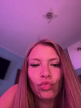 Snapshot of AnastasiaAniess chatting on February 13, 2026, 9:55 pm AnastasiaAniess online show from February 13, 2026, 9:55 pm