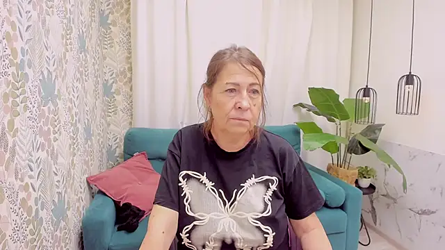 Snapshot of LindaPassionate chatting on July 8, 2026, 1:15 pm LindaPassionate online show from July 8, 2026, 1:15 pm
