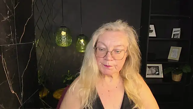 NataliMellow online show from October 5, 2025, 1:20 pm