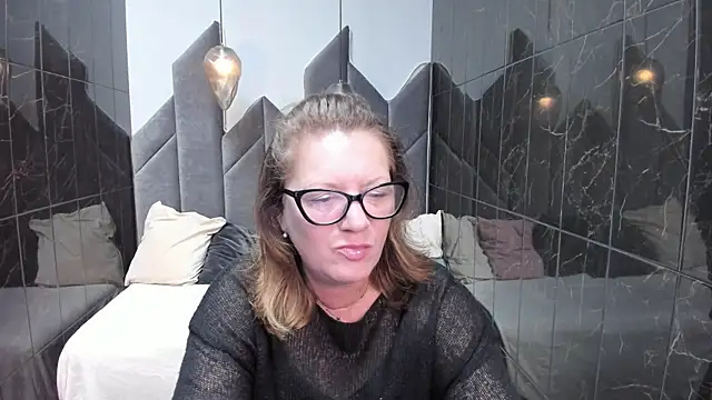 LeaPure online show from September 28, 2025, 5:24 am