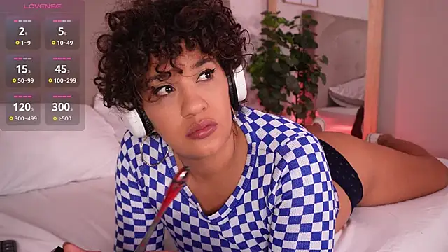 cinnamon afrodit online show from September 10, 2025, 7:47 pm