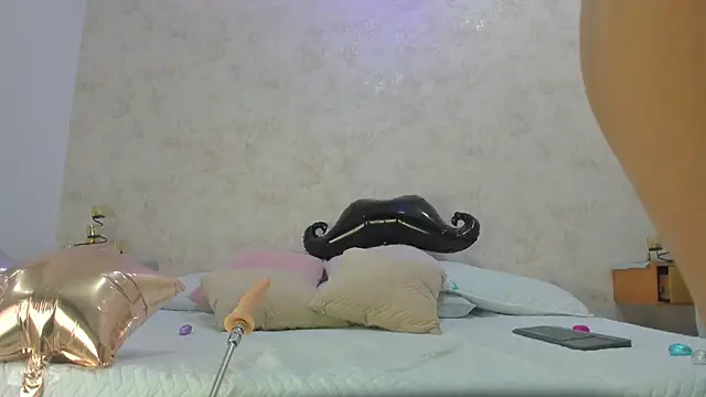 cristinapuerta  online show from March 21, 2026, 12:10 pm