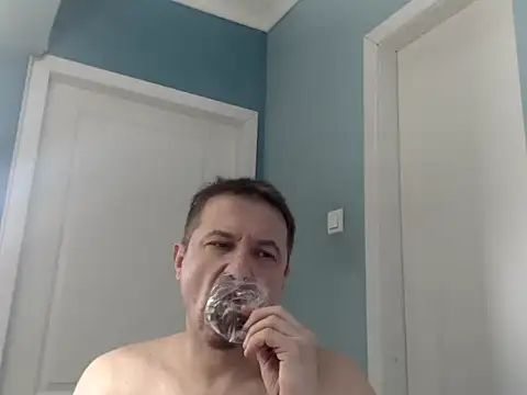 Snapshot of MisterFaithRO chatting on May 5, 2026, 1:41 pm MisterFaithRO online show from May 5, 2026, 1:41 pm