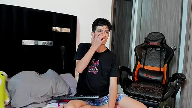 Dimitrixxx   online show from February 13, 2025, 12:35 am