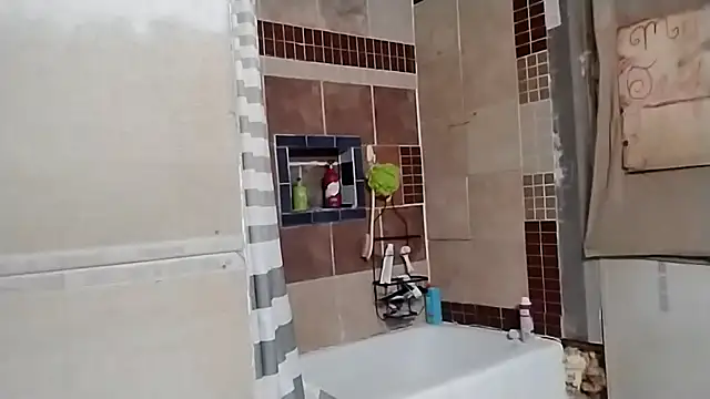 Snapshot of ThickDMatty@xh chatting on December 19, 2024, 9:18 am ThickDMattyxh online show from December 19, 2024, 9:18 am