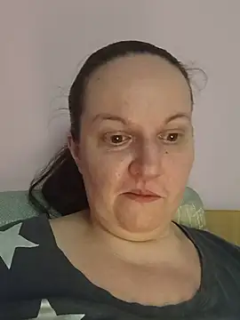 Snapshot of BustyLadyAlma chatting on June 21, 2026, 6:38 am BustyLadyAlma online show from June 21, 2026, 6:38 am