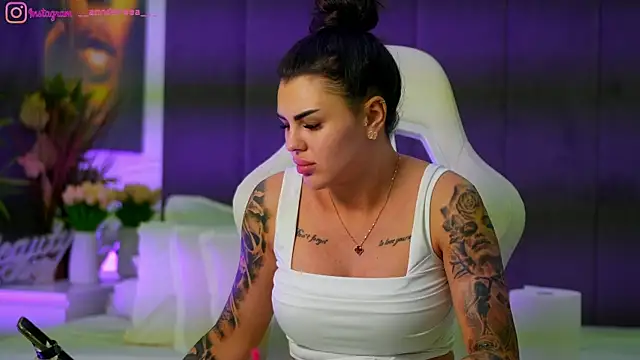 perfectt33n online show from November 25, 2025, 6:52 pm