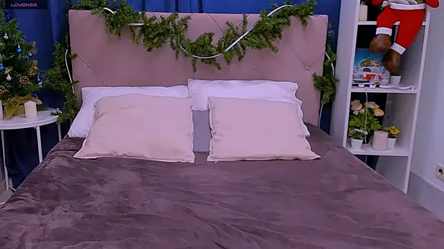 Snapshot of Janie_JJ_Curvie chatting on December 22, 2025, 2:41 am Janie JJ Curvie online show from December 22, 2025, 2:41 am