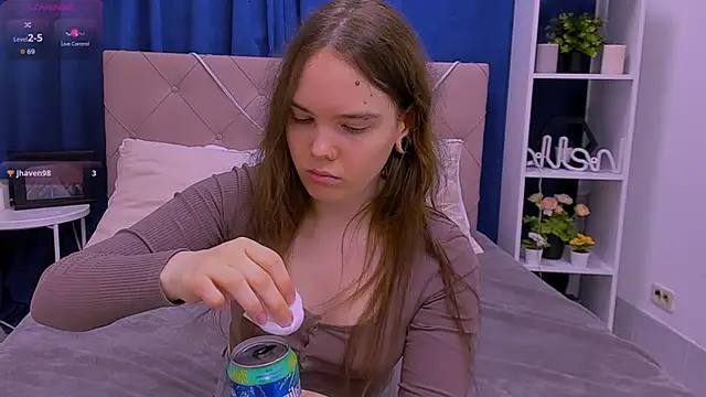 Snapshot of Janie_JJ_Curvie chatting on February 1, 2026, 1:15 am Janie JJ Curvie online show from February 1, 2026, 1:15 am