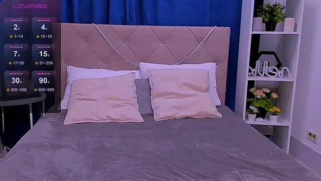 Snapshot of Janie_JJ_Curvie chatting on February 9, 2026, 12:58 am Janie JJ Curvie online show from February 9, 2026, 12:58 am