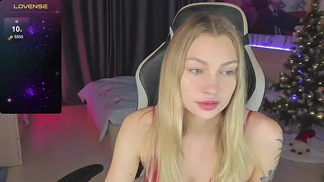 BiMolly online show from December 27, 2024, 7:14 pm