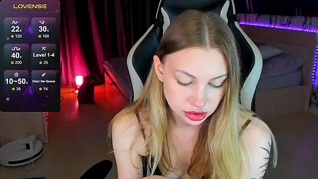 BiMolly online show from September 9, 2025, 2:44 am