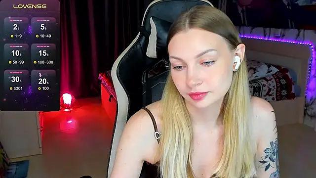 BiMolly online show from October 17, 2025, 4:31 pm