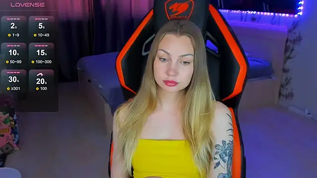 BiMolly online show from July 9, 2026, 1:37 pm