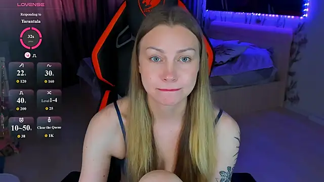 BiMolly online show from July 28, 2026, 2:13 pm
