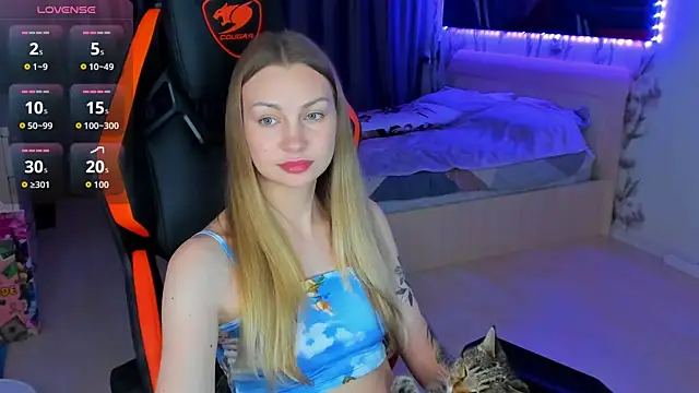 BiMolly online show from July 28, 2026, 10:31 pm