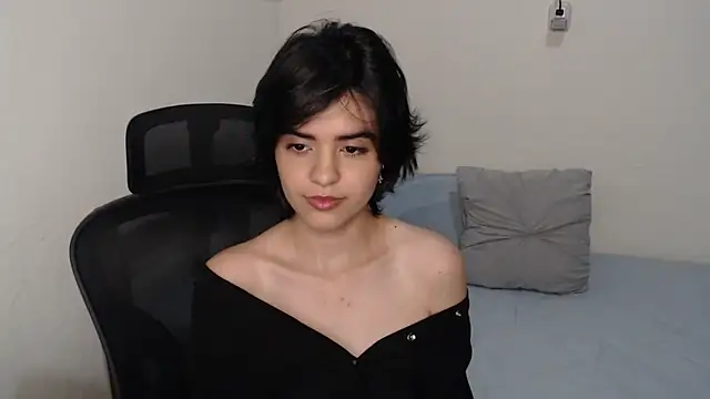 Snapshot of mia_collins_x chatting on July 7, 2026, 12:24 am mia collins x online show from July 7, 2026, 12:24 am
