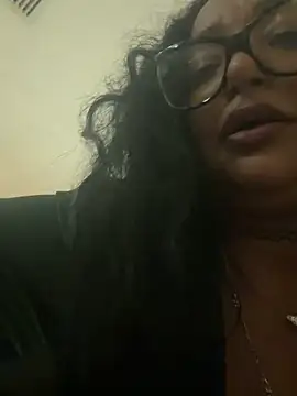 PichyPrettyPussy online show from November 3, 2025, 4:08 pm