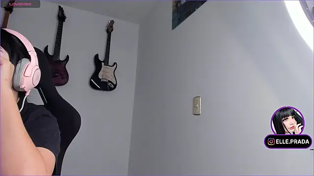 Elle online show from March 18, 2025, 5:10 pm