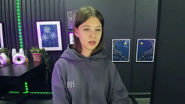 ElizaMild online show from December 10, 2024, 7:11 pm