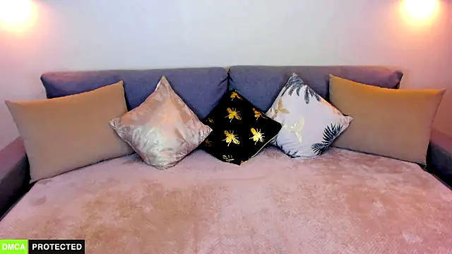 TheWoman   online show from December 2, 2024, 6:10 pm