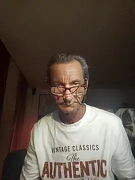 Snapshot of Python43 chatting on February 11, 2026, 10:04 pm Python43 online show from February 11, 2026, 10:04 pm