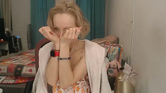 Snapshot of LuxuryNika chatting on April 6, 2026, 12:50 pm LuxuryNika online show from April 6, 2026, 12:50 pm