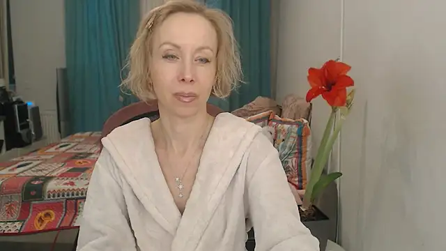 Snapshot of LuxuryNika chatting on April 12, 2026, 4:01 pm LuxuryNika online show from April 12, 2026, 4:01 pm